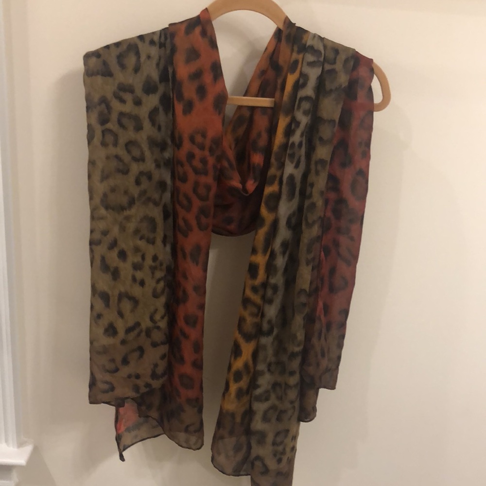 Chico’s Anniversary ombré animal print scarf/wrap - Picture 6 of 9